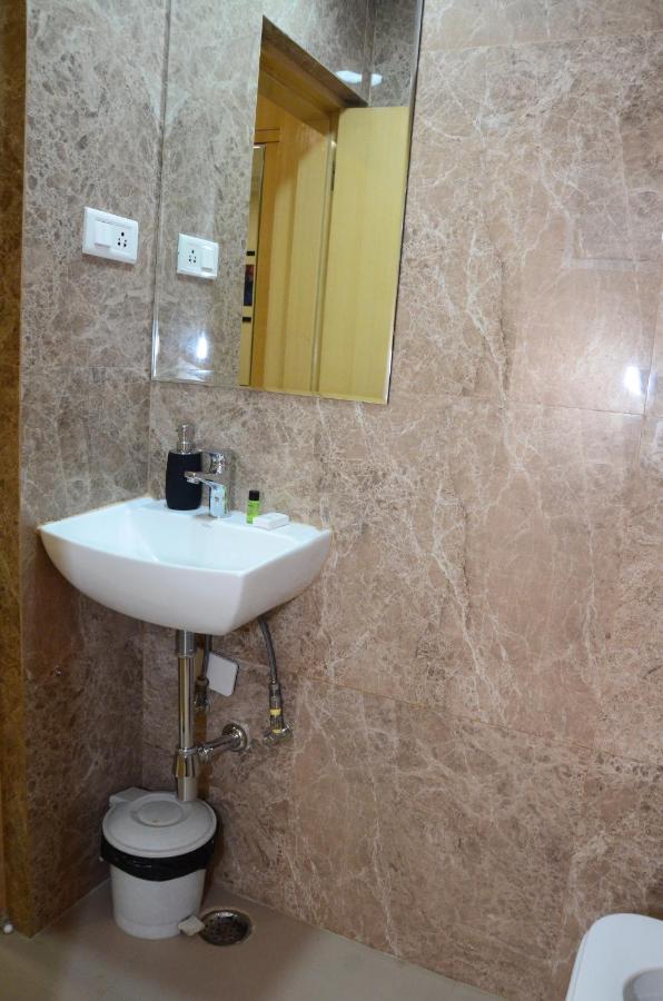 Hotel Crytsal Residency Ráňčí Exteriér fotografie