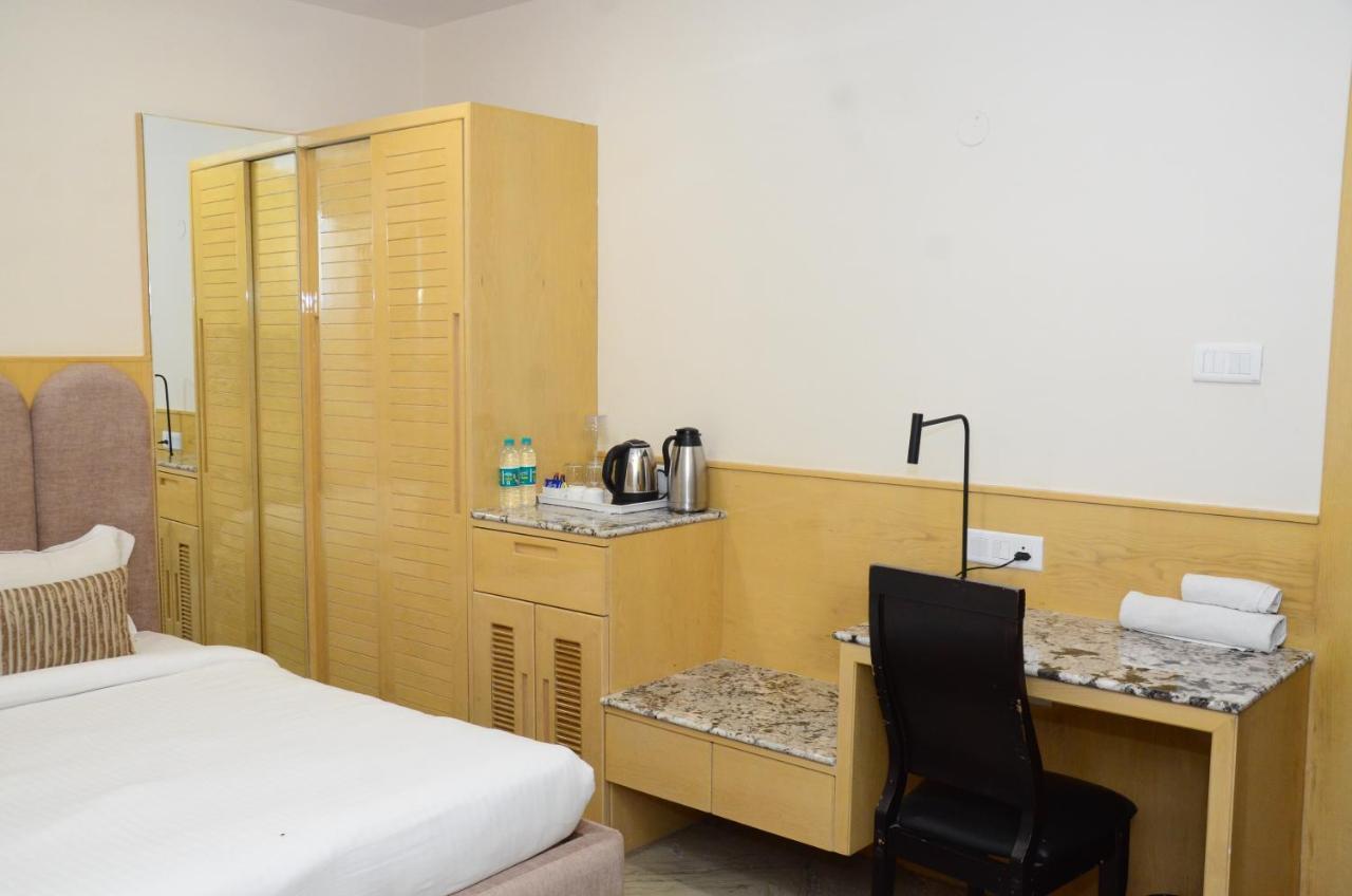 Hotel Crytsal Residency Ráňčí Exteriér fotografie