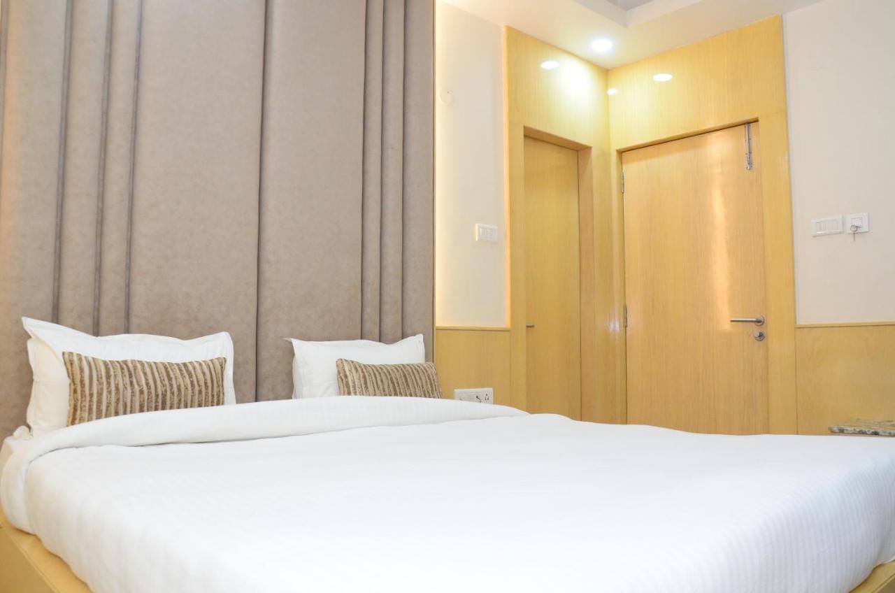 Hotel Crytsal Residency Ráňčí Exteriér fotografie