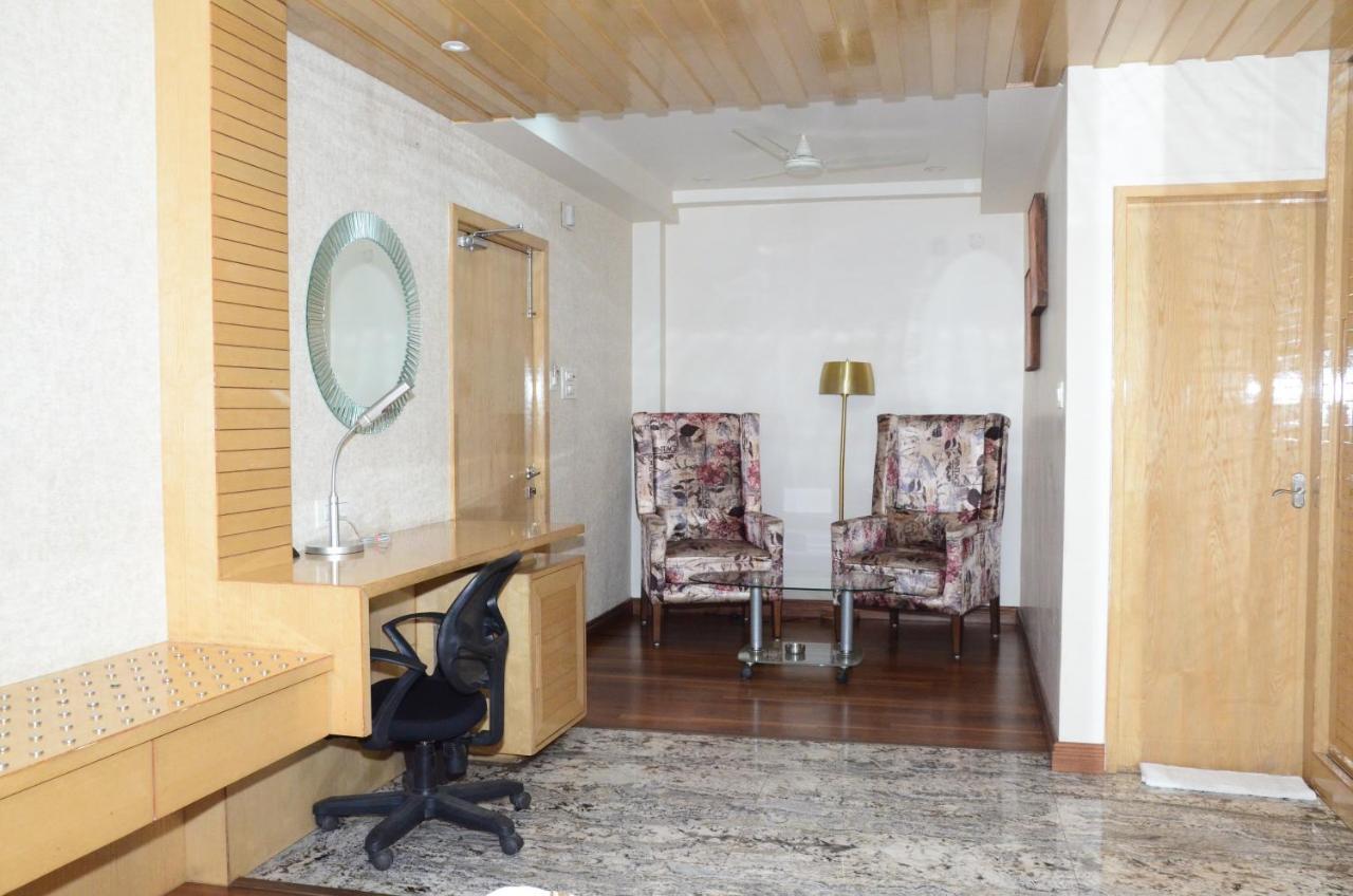 Hotel Crytsal Residency Ráňčí Exteriér fotografie