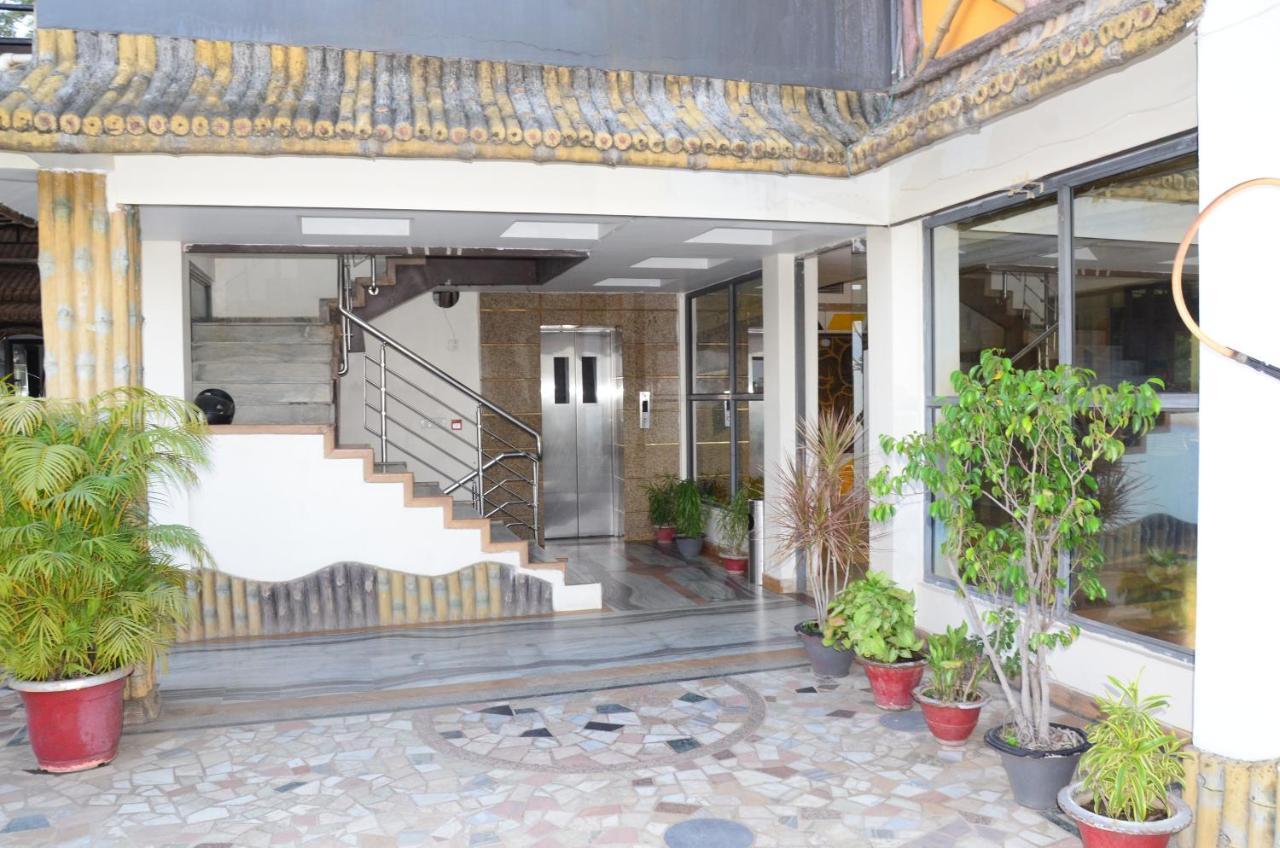 Hotel Crytsal Residency Ráňčí Exteriér fotografie