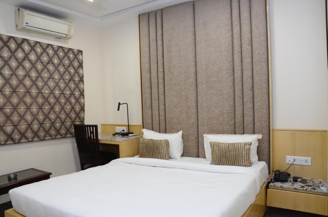 Hotel Crytsal Residency Ráňčí Exteriér fotografie