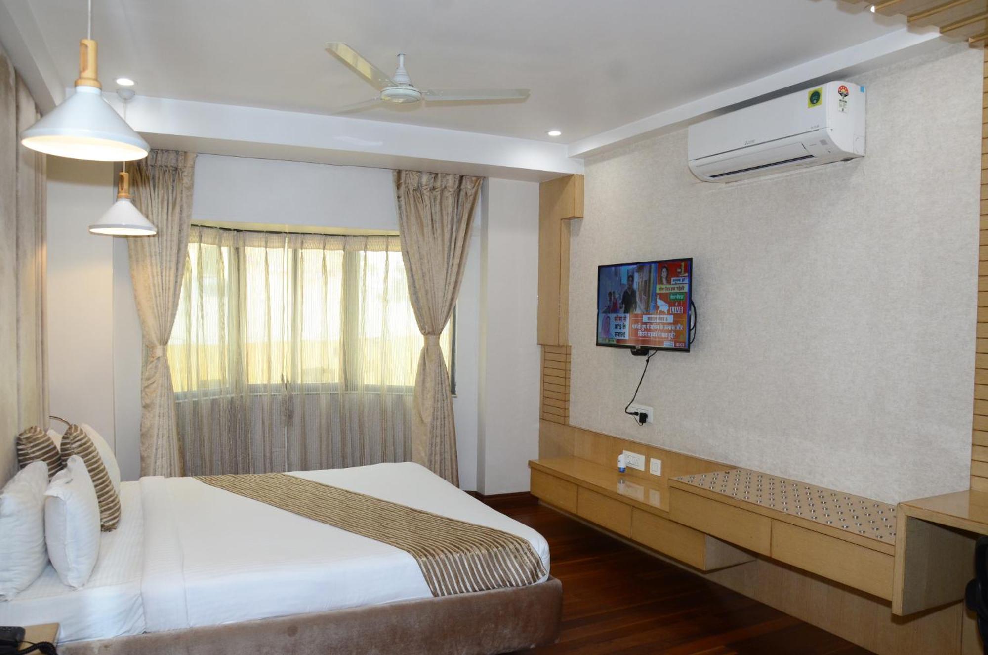 Hotel Crytsal Residency Ráňčí Exteriér fotografie